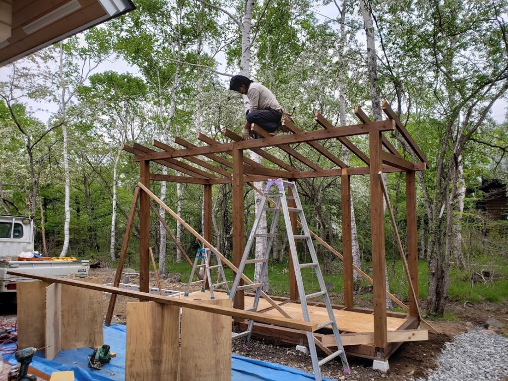 長野県南牧村Ｍ邸様にて物置小屋兼薪棚の工事始めました！ | ログハウスの高原都市開発（北軽井沢）